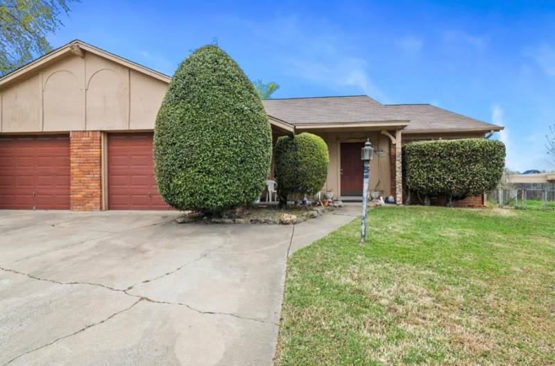 House for rent at 6623 E 72nd Place, Tulsa, OK 74133