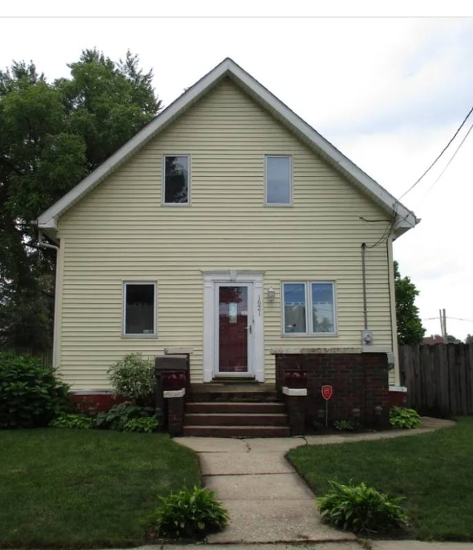 House for rent at 1621 13th Ave, Rockford, IL 61104