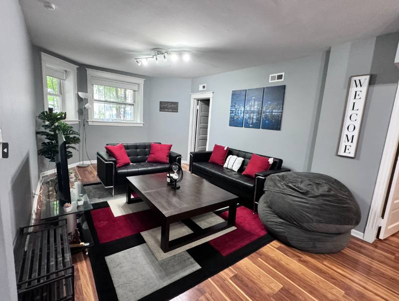 Apartment for rent at 1441 N Washtenaw Ave #B, Chicago, IL 60622