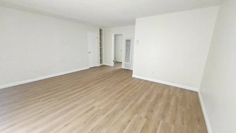 Apartment for rent at 18312 Collins St #117, Tarzana, CA 91356