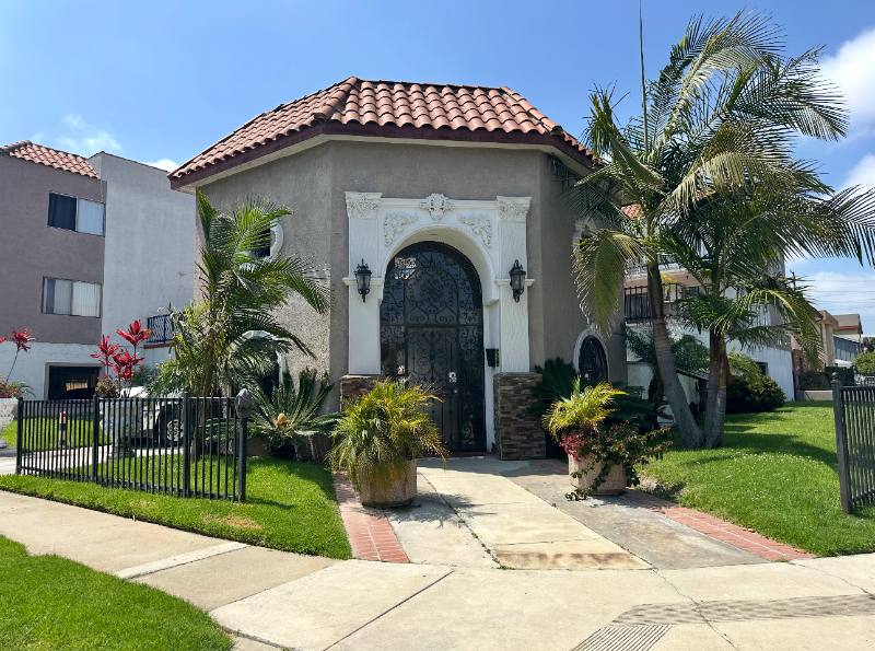 Apartment for rent at 12533 Kornblum Ave #6, Hawthorne, CA 90250