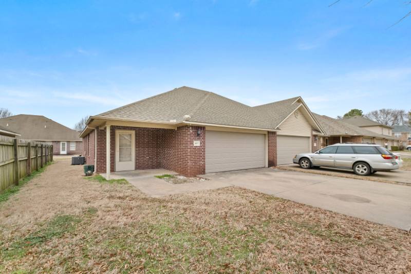 Apartment for rent at 1667 N Evening Shade Dr #1667 N- Shad, Fayetteville, AR 72703