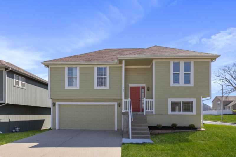House for rent at 724 E 125th St, Kansas City, MO 64146