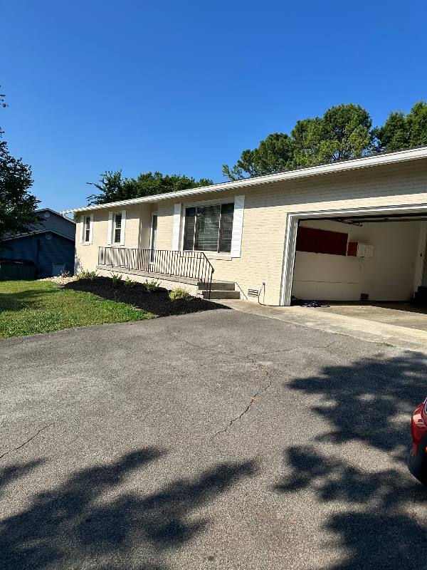 House for rent at 1221 Southbreeze Circle, Knoxville, TN 37919