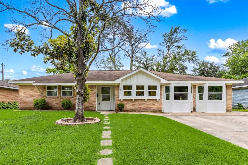 House for rent at 5751 Firenza Dr, Houston, TX 77035