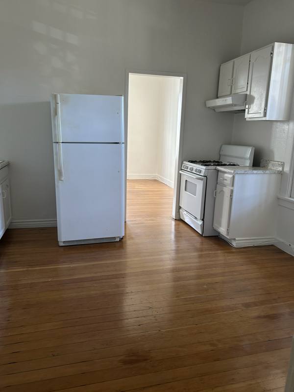 Apartment for rent at 1114 N Poinsettia Dr #5, Los Angeles, CA 90046
