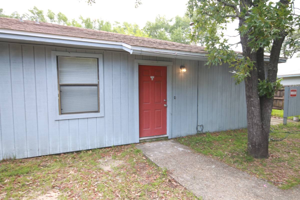 Apartment for rent at 2505 Massachusetts Ave #C, Pensacola, FL 32505