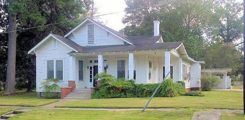 House for rent at 201 E Arkansas, Leesville, LA 71446