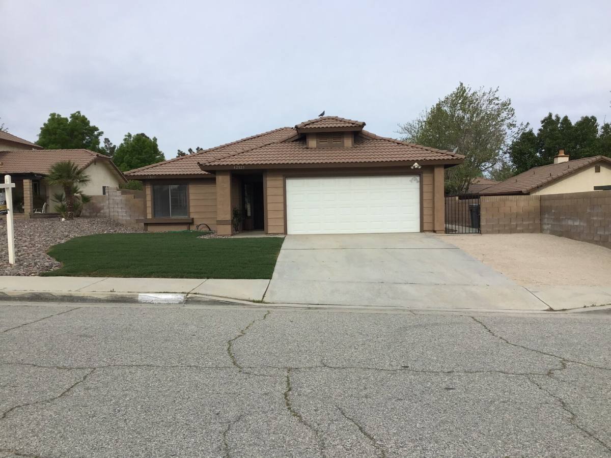 House for rent at 42823 21st St W, Lancaster, CA 93536