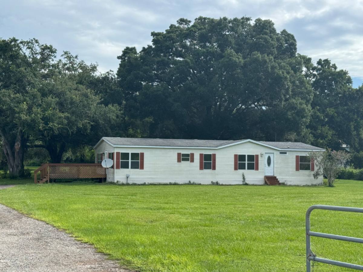 House for rent at 35643 Clinton Ave, Dade City, FL 33525