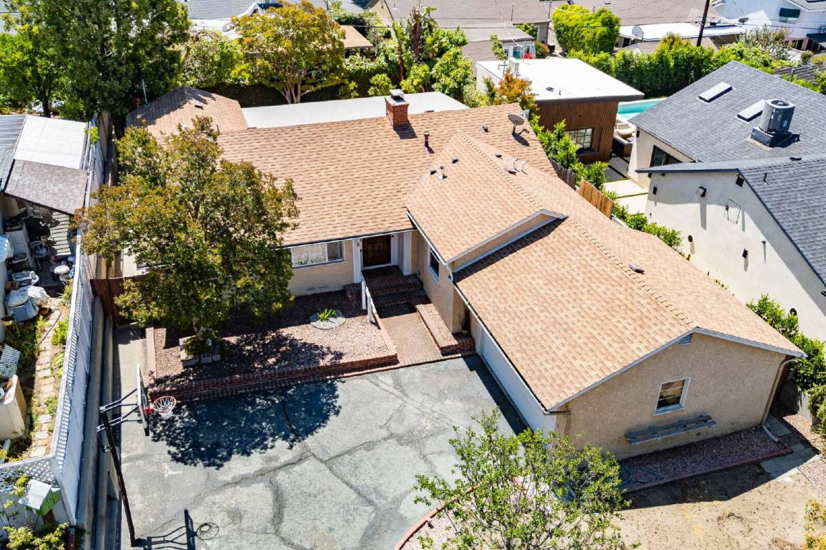 House for rent at 918 Uclan Dr, Burbank, CA 91504