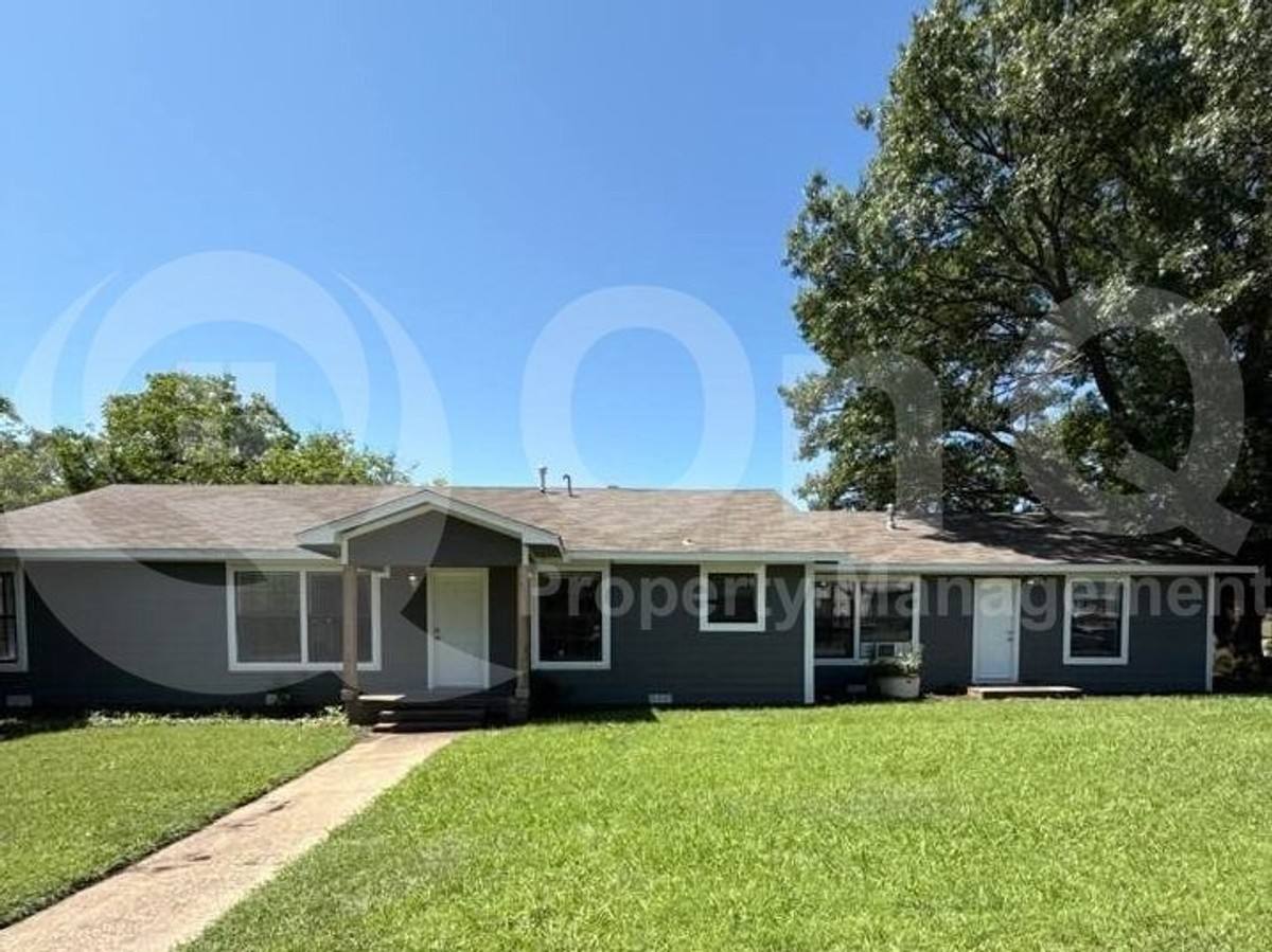 Apartment for rent at 1602 E Nall St #B, Sherman, TX 75090