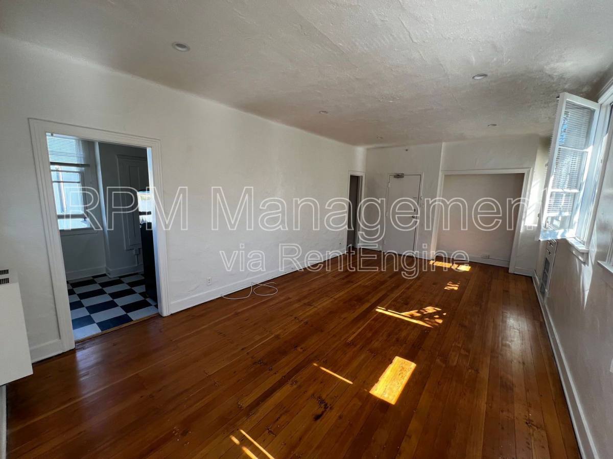 Apartment for rent at 1740 Winona Blvd #301, Los Angeles, CA 90027