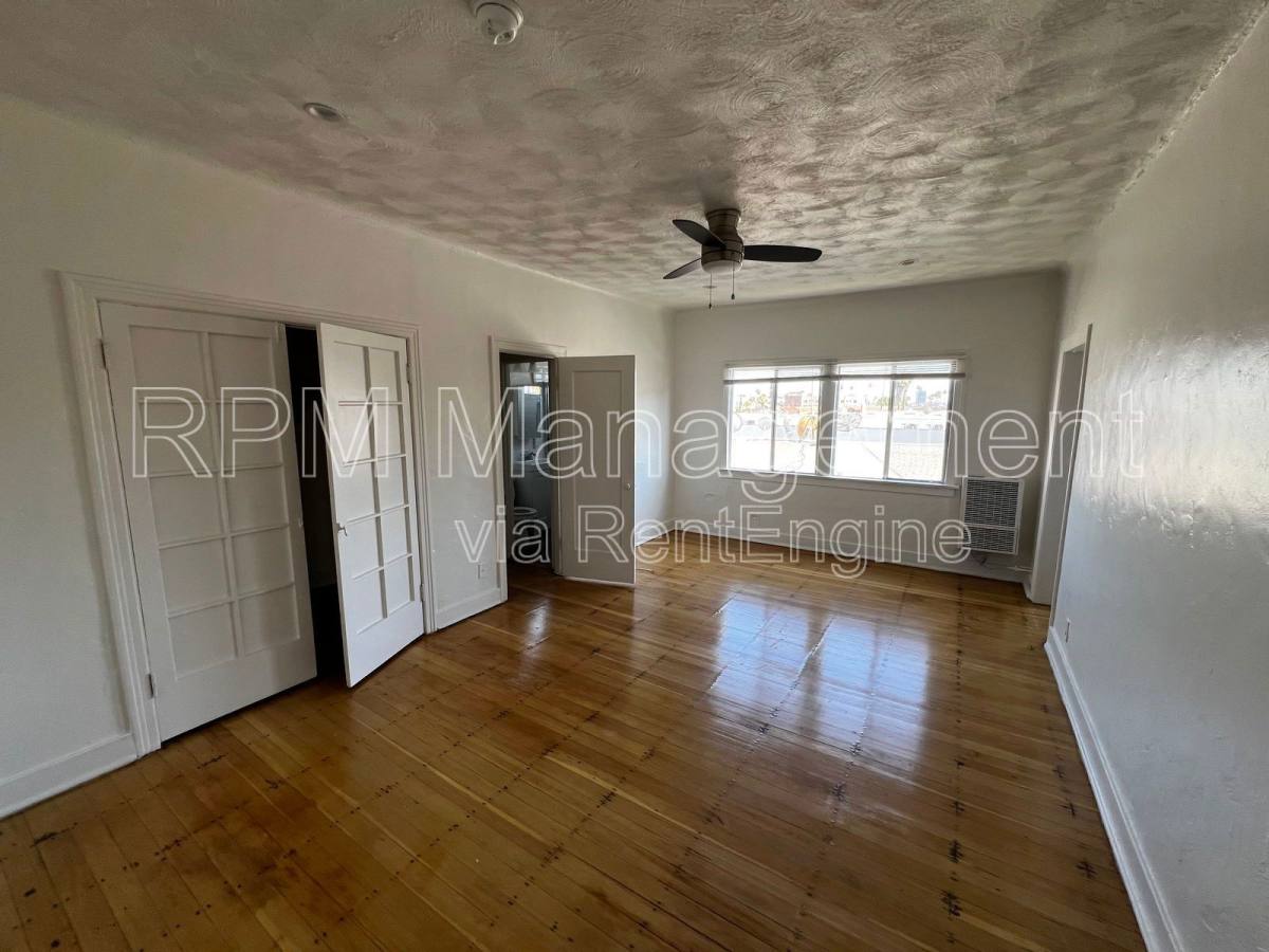 Apartment for rent at 1740 Winona Blvd #304, Los Angeles, CA 90027
