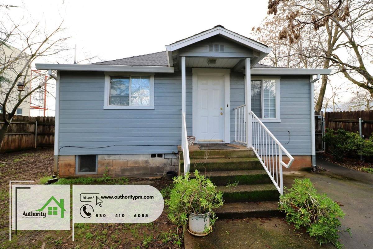 Townhouse for rent at 2037 Pine St, Redding, CA 96001