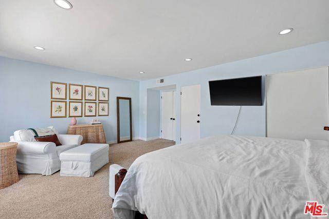 Townhouse for rent at 4329 Redwood Ave #4, Marina Del Rey, CA 90292