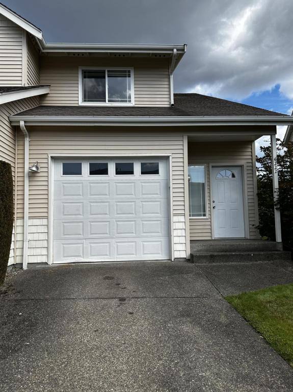 Townhouse for rent at 6222 126th St E, Puyallup, WA 98373