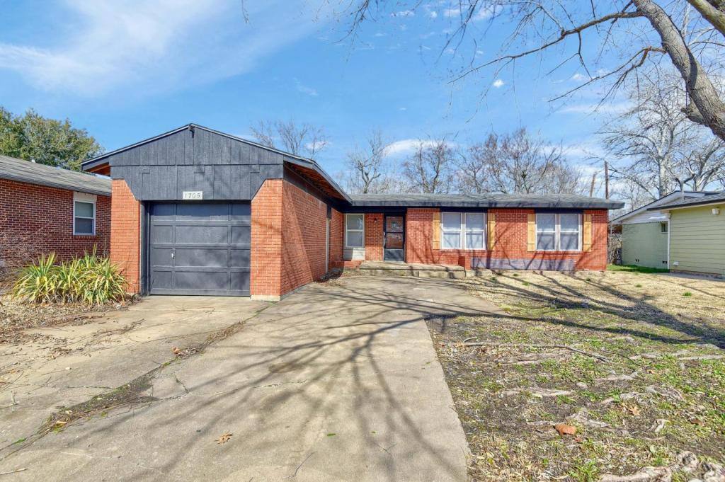 House for rent at 1705 W Brockett St, Sherman, TX 75092