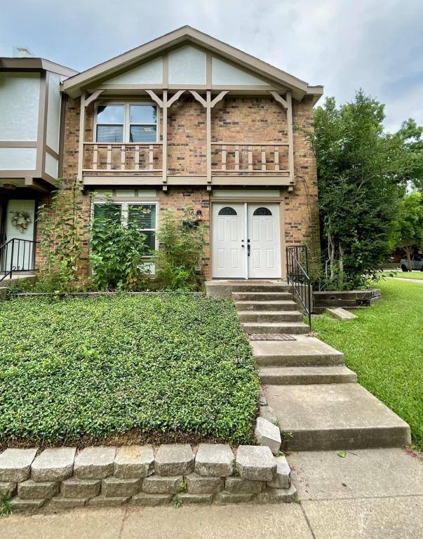 Townhouse for rent at 216 Westview Terrace, Arlington, TX 76013
