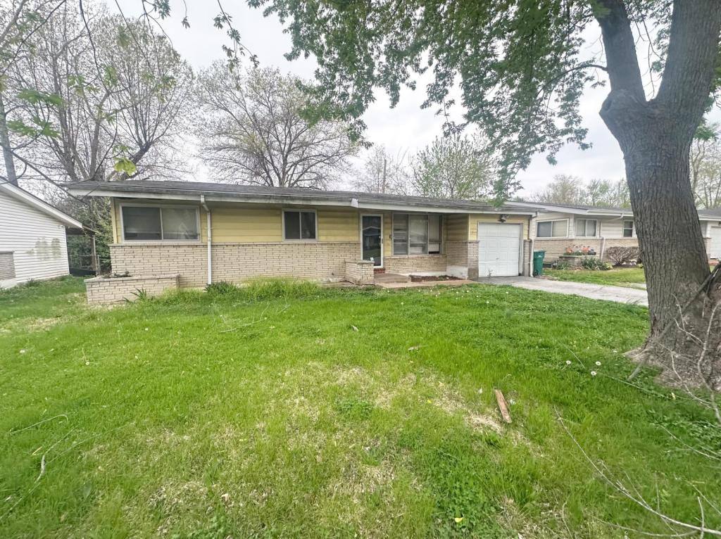House for rent at 10111 Viscount Dr, Saint Louis, MO 63136