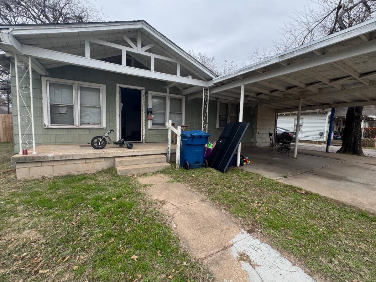 House for rent at 410 E Maple St, Cushing, OK 74023