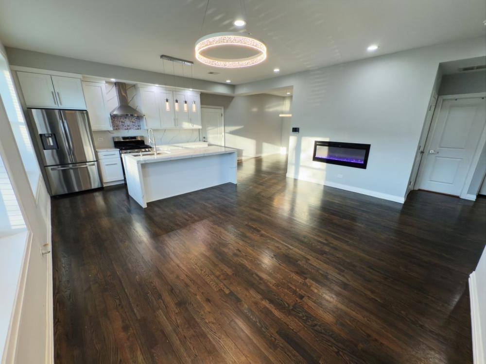Apartment for rent at 7427 W Addison St #2A, Chicago, IL 60634