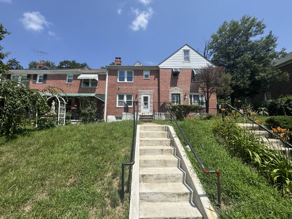 Townhouse for rent at 4414 Pen Lucy Rd, Baltimore, MD 21229