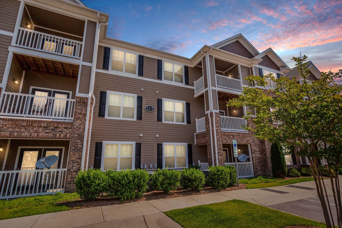 405 Grand Wailea Dr, Hope Mills, NC 28348