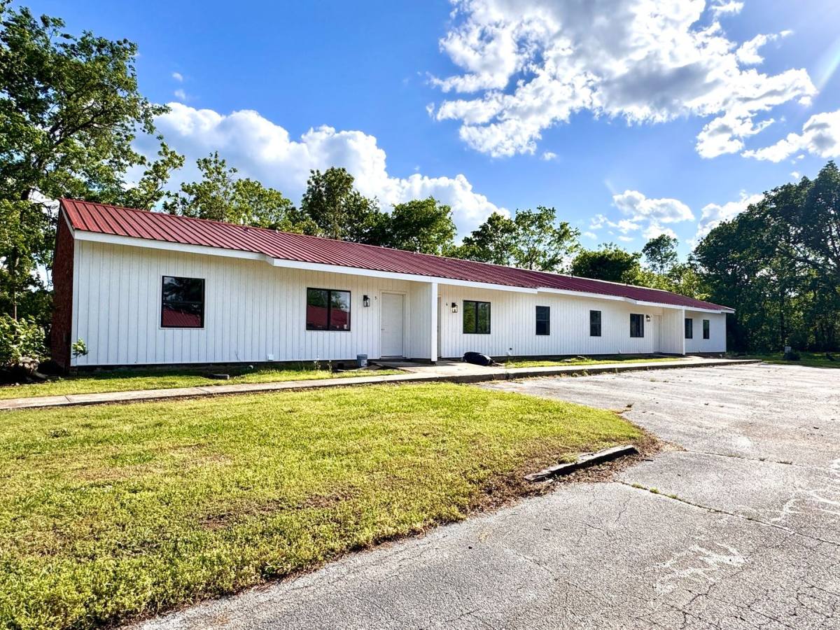 Apartment for rent at 221 Laurel Steet, Cave City, AR 72521