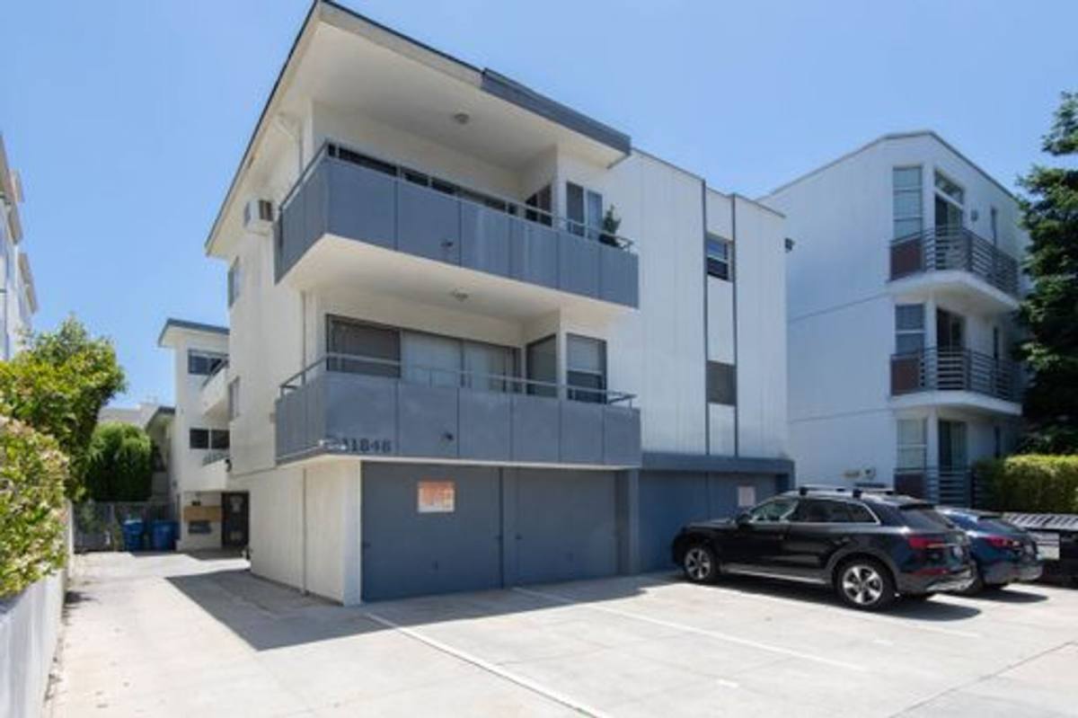 Apartment for rent at 11848 Dorothy St, Los Angeles, CA 90049