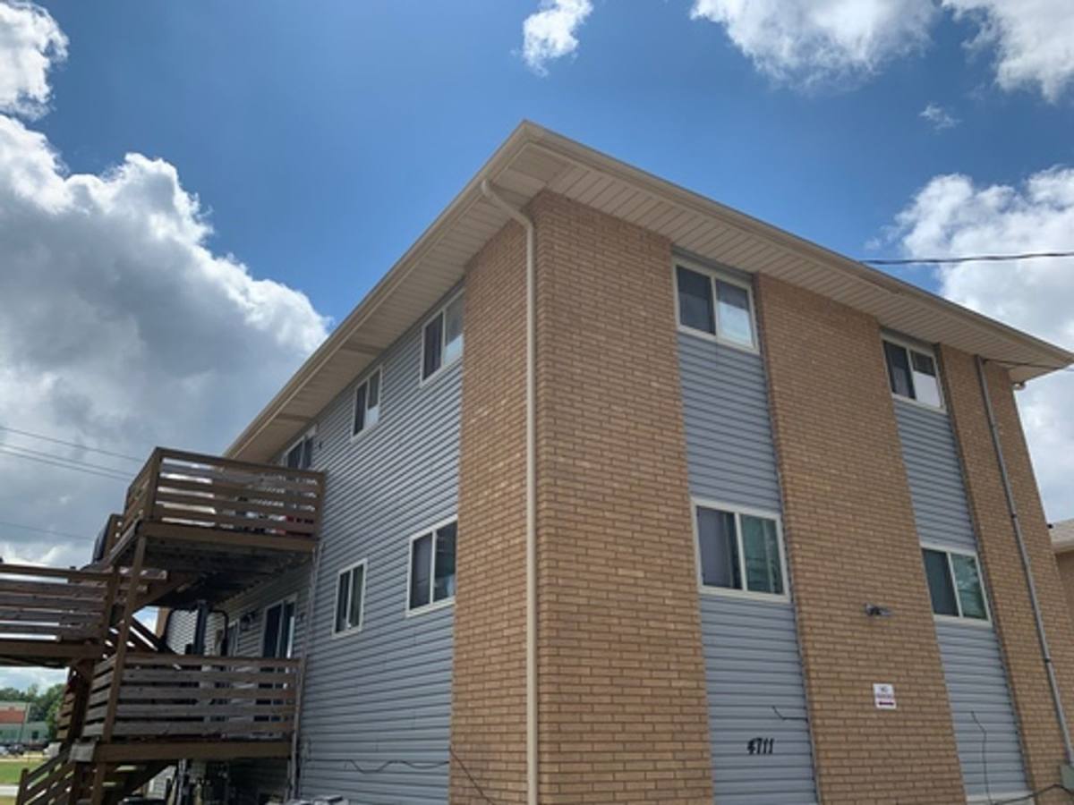 Apartment for rent at 4711 12th Ave, Moline, IL 61265