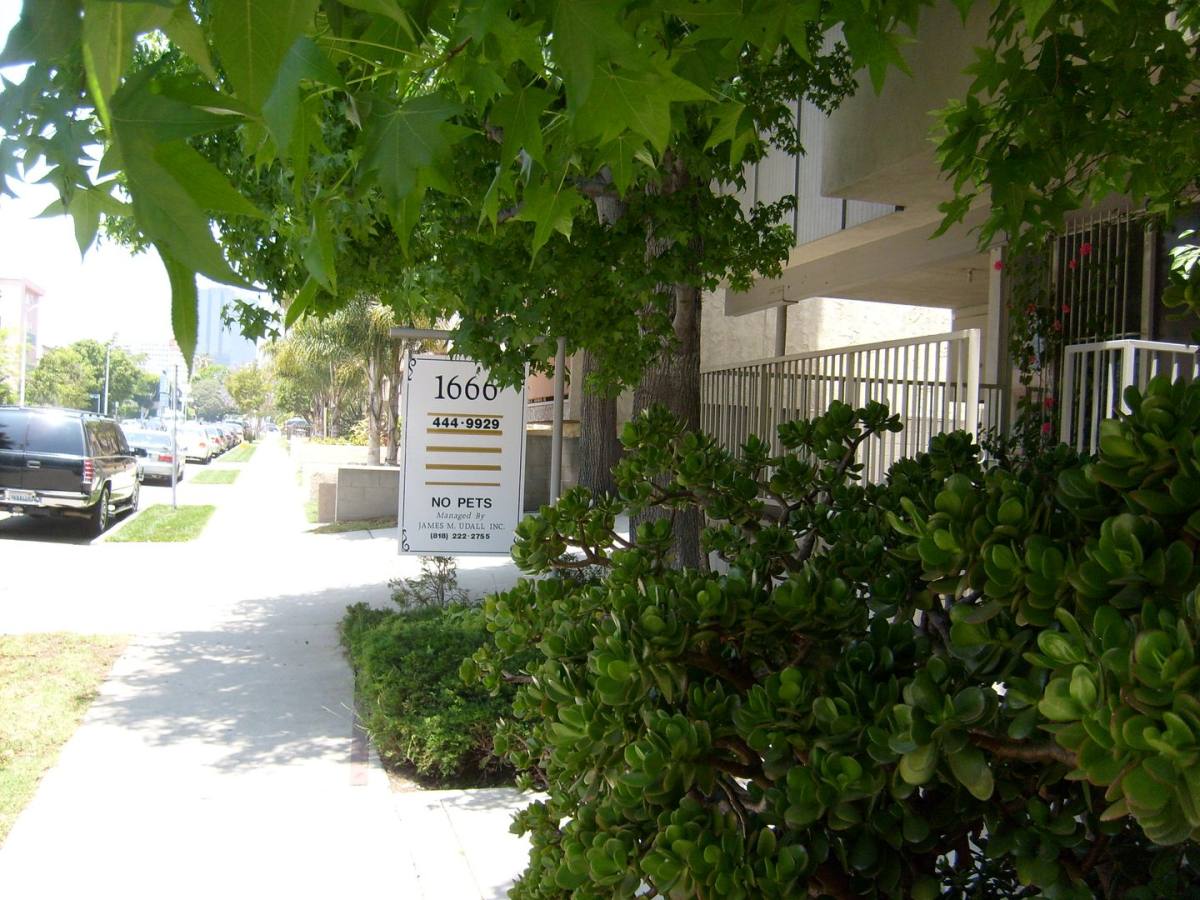 Apartment for rent at 1666 S Federal Ave, Los Angeles, CA 90025