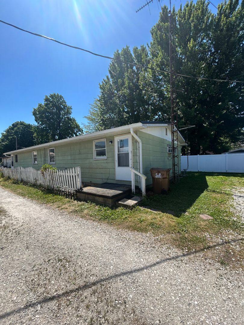 Townhouse for rent at 106 S Vine St, Waynetown, IN 47990