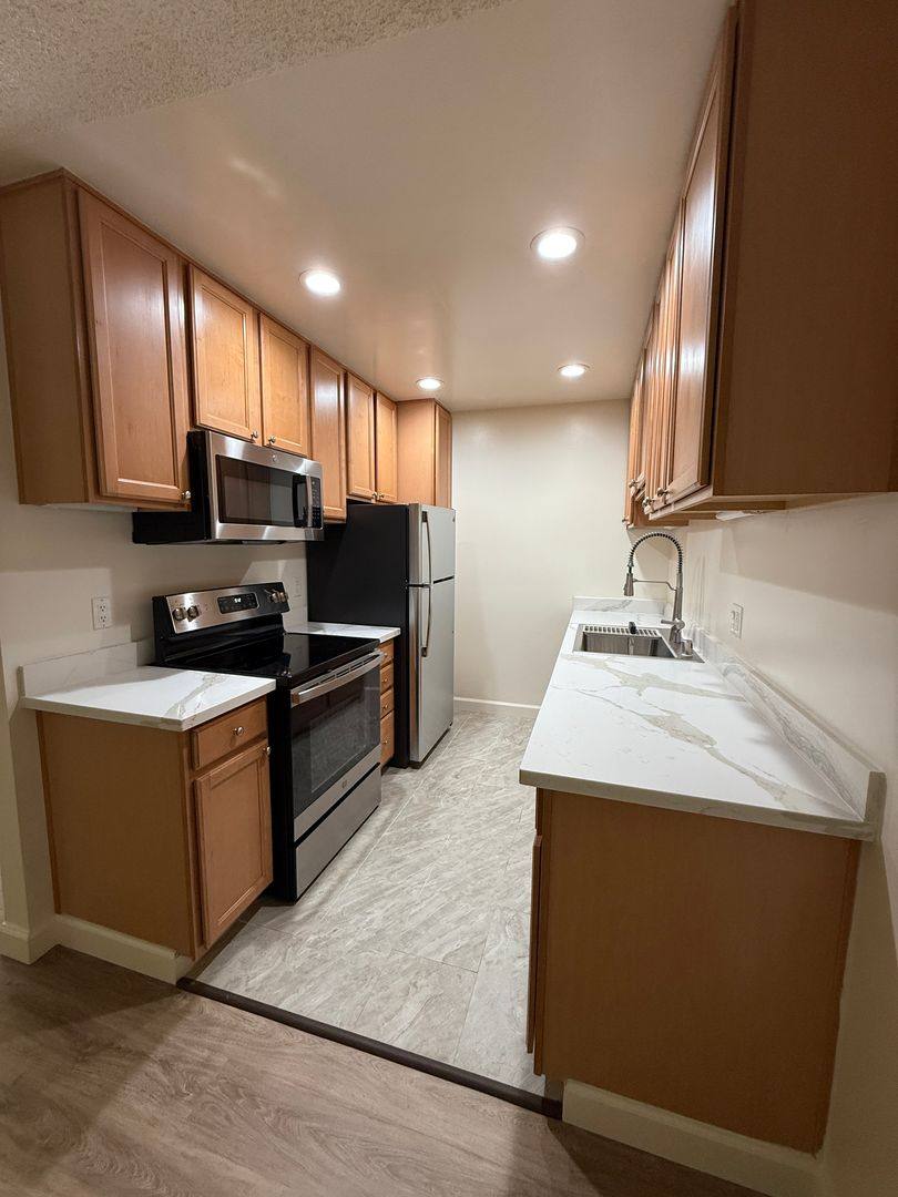 Apartment for rent at 150 Cleaveland Rd, Pleasant Hill, CA 94523