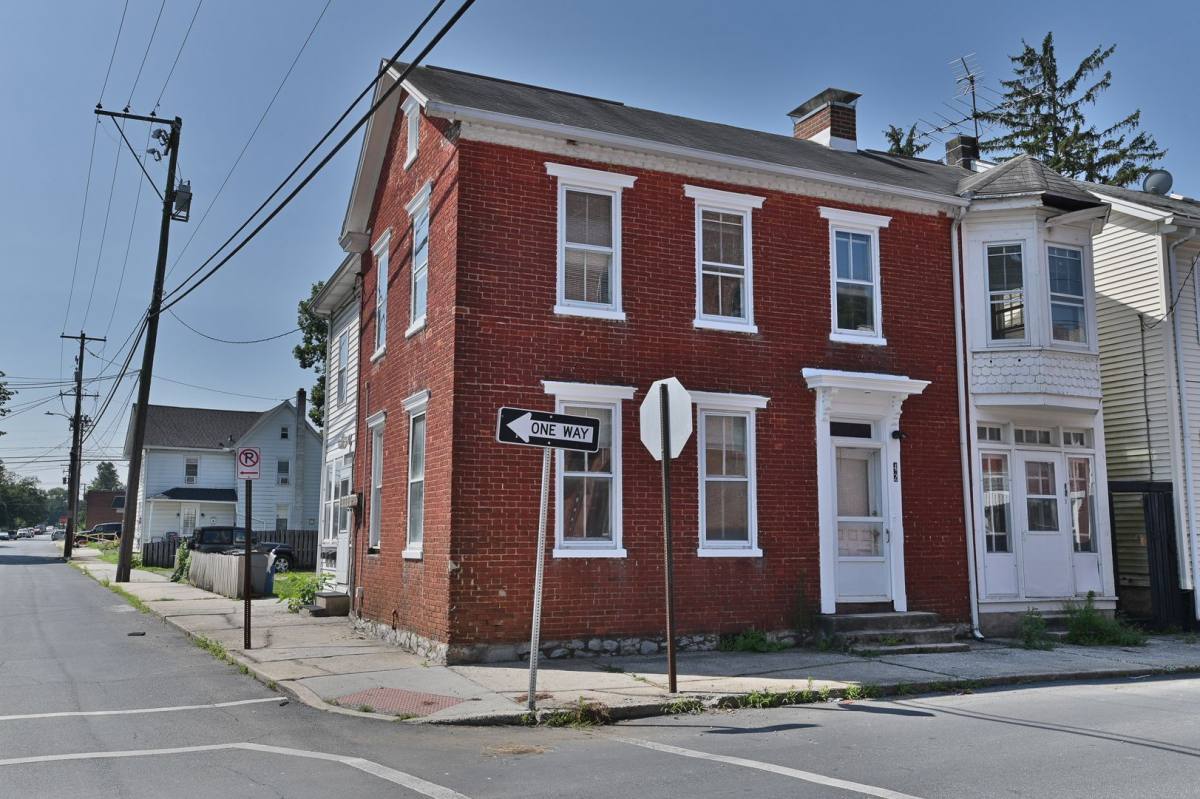 Apartment for rent at 42 E Locust St, Mechanicsburg, PA 17055