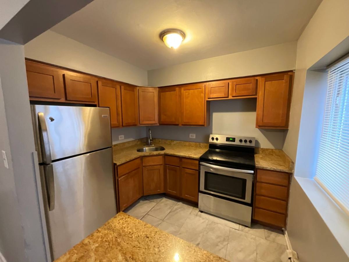 Apartment for rent at 4725 S Michigan Ave, Chicago, IL 60615