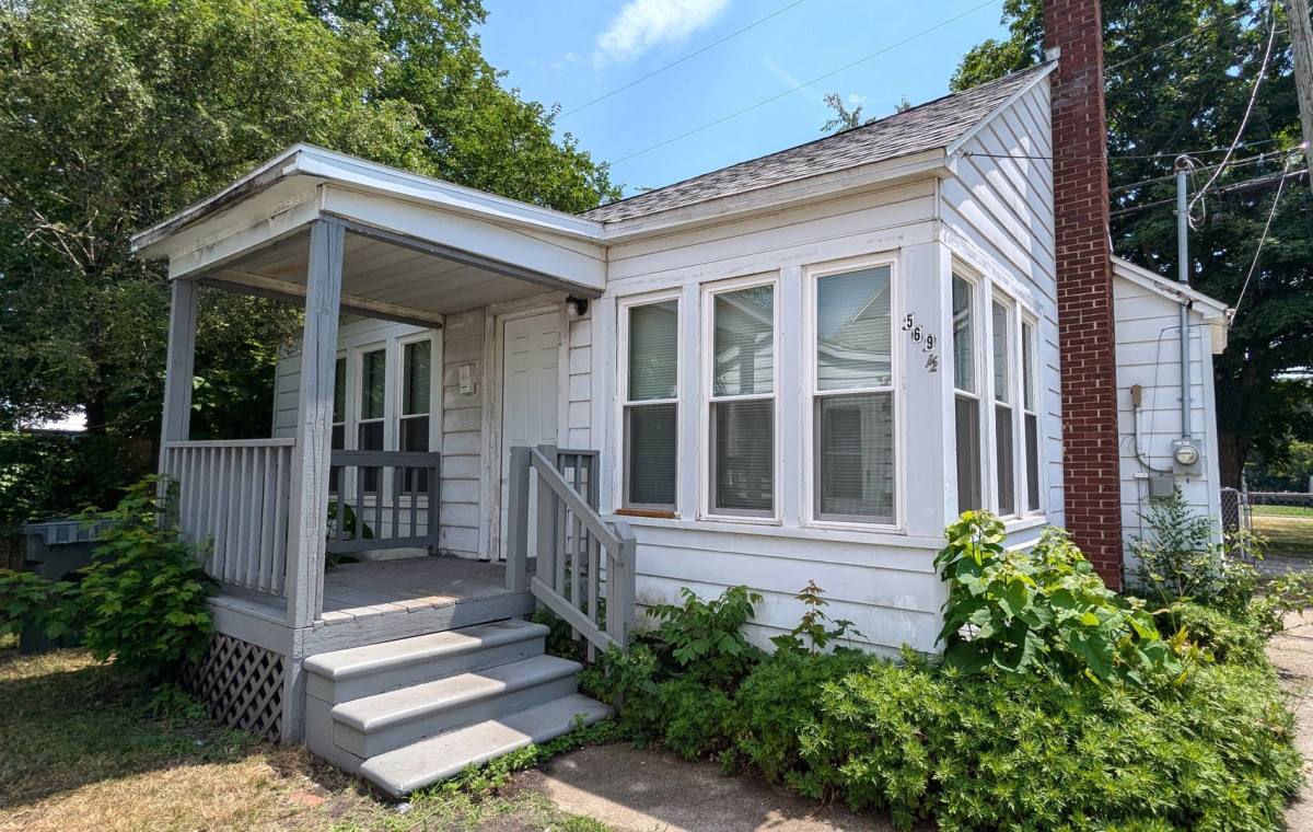 Apartment for rent at 569 Webster, Muskegon, MI 49440