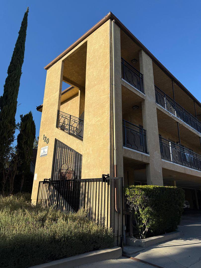 Apartment for rent at 120 N Craig Ave, Pasadena, CA 91107