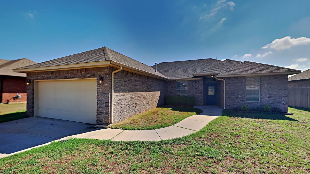 House for rent at 2208 Mill Creek Way, Choctaw, OK 73020