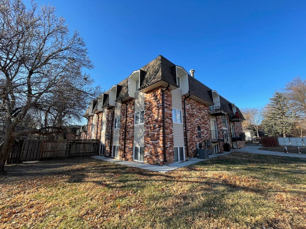 Apartment for rent at 1527 S 20th St, Lincoln, NE 68502