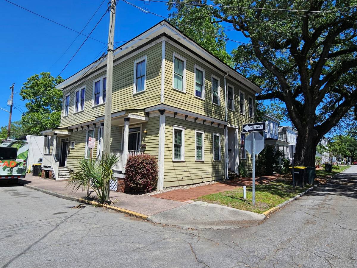 Apartment for rent at 1116 Lincoln St, Savannah, GA 31401