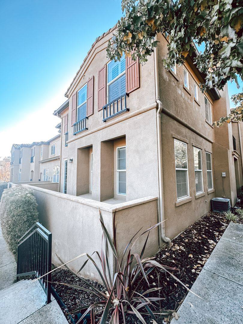 Townhouse for rent at 49 Meritage Common, Livermore, CA 94551