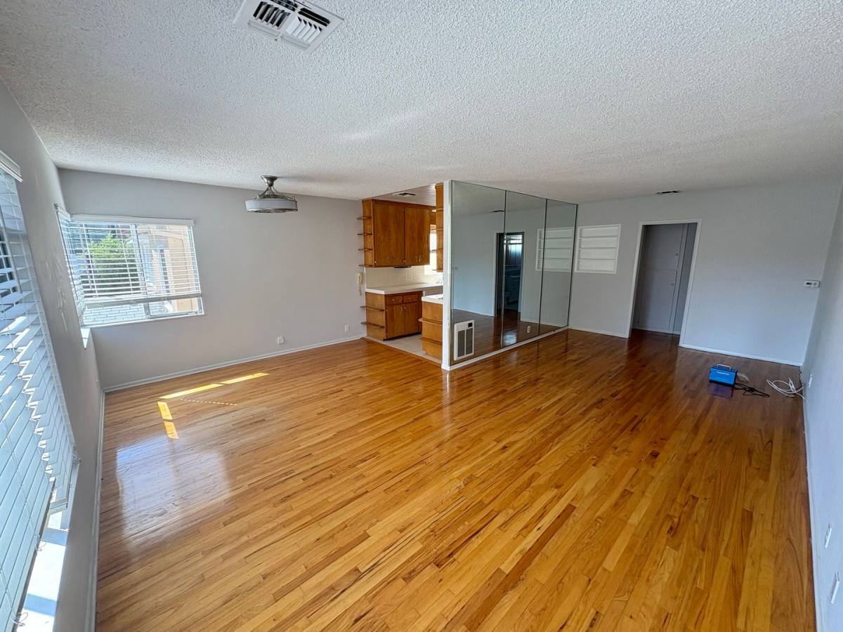 Apartment for rent at 1128 21st St, Santa Monica, CA 90403