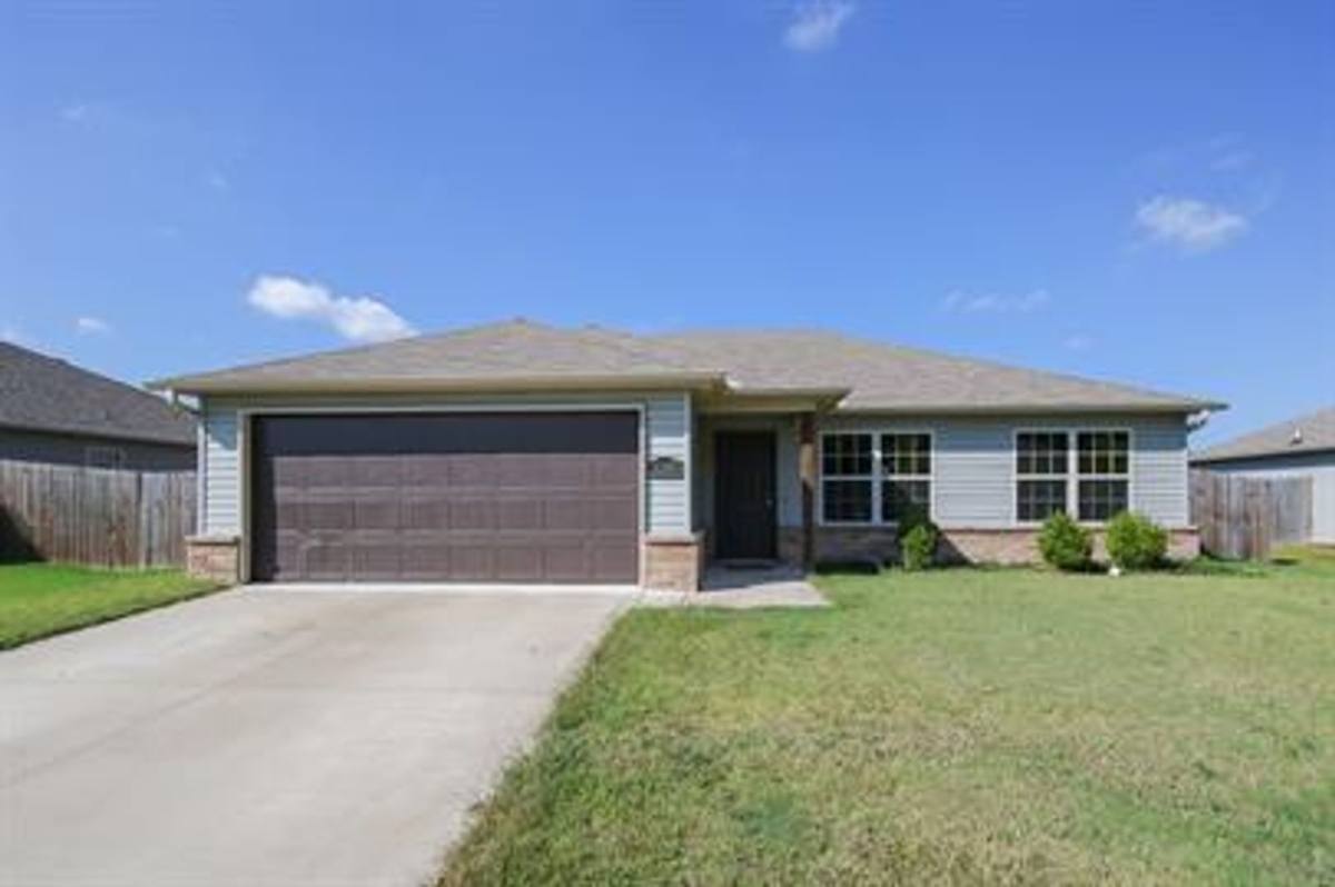 House for rent at 1209 S Spritz Dr, Fayetteville, AR 72701