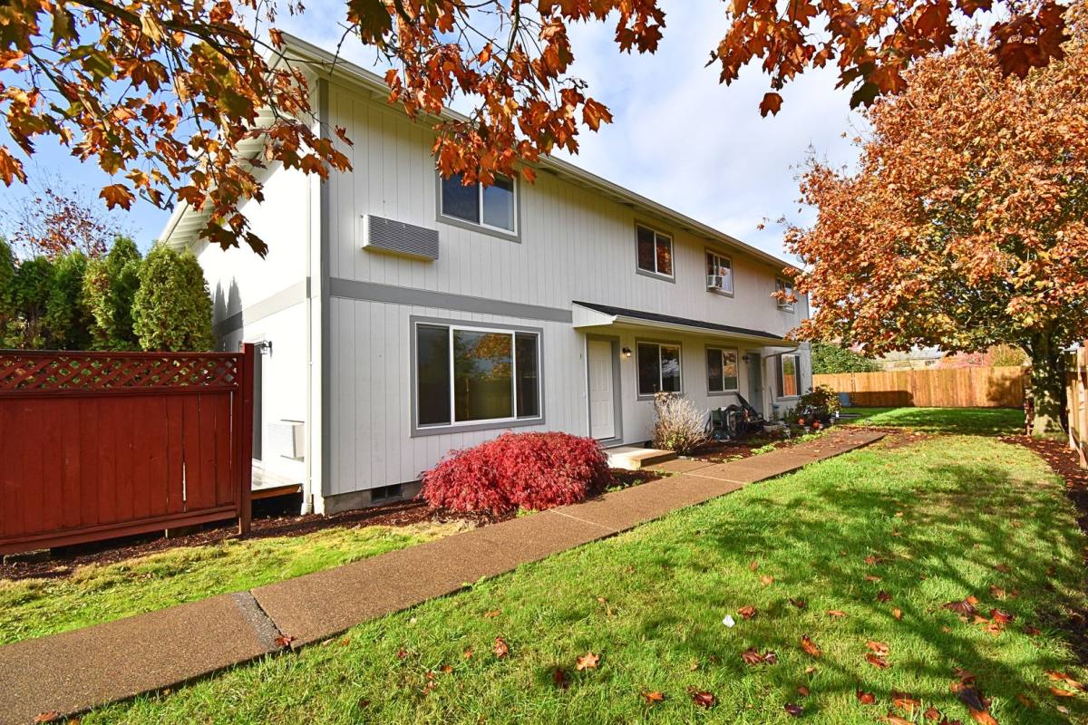 Apartment for rent at 2435 16th Ave SE, Albany, OR 97322