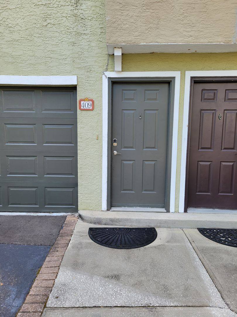 Condo for rent at 10075 Gate Parkway N, Jacksonville, FL 32246