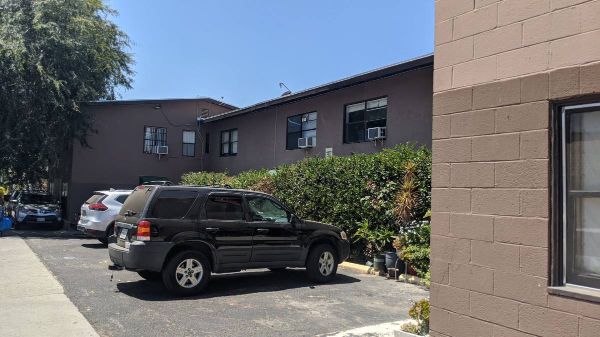 Townhouse for rent at 925 N Madison Ave, Los Angeles, CA 90029