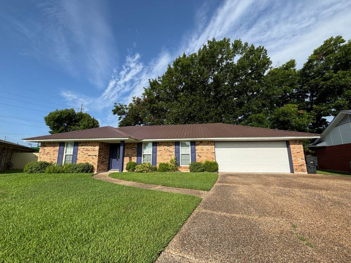 House for rent at 425 Plaza Circle, Bossier City, LA 71111