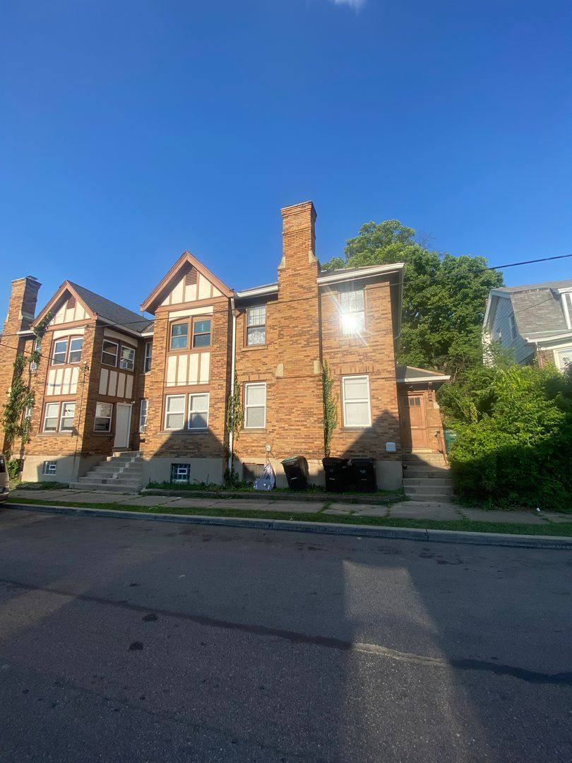 House for rent at 980 Oakland Ave, Cincinnati, OH 45205