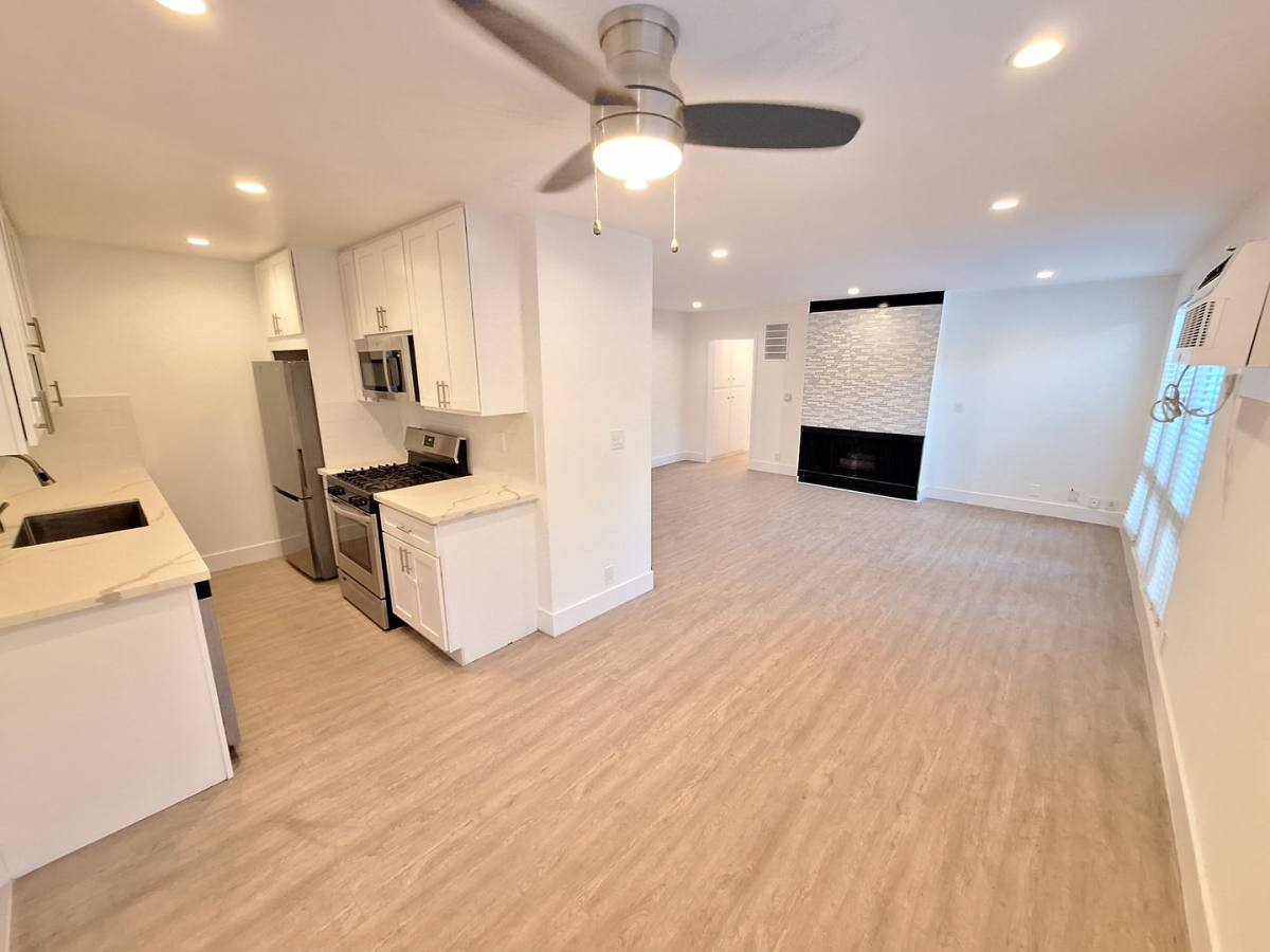Apartment for rent at 336 S Norton Ave, Los Angeles, CA 90020